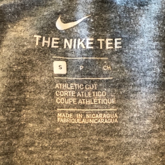 Nike Graphic Tee - Picture 3 of 3